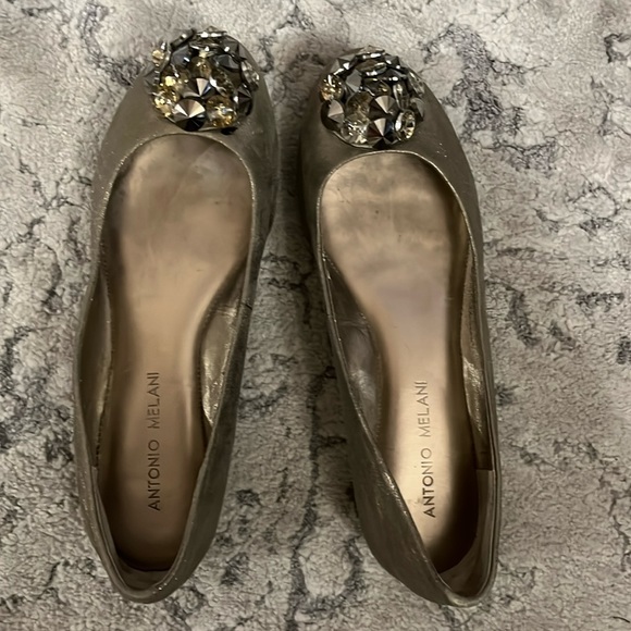 Antonio Melanie gold flats with round jeweled detail Size 7.5M - Picture 6 of 17